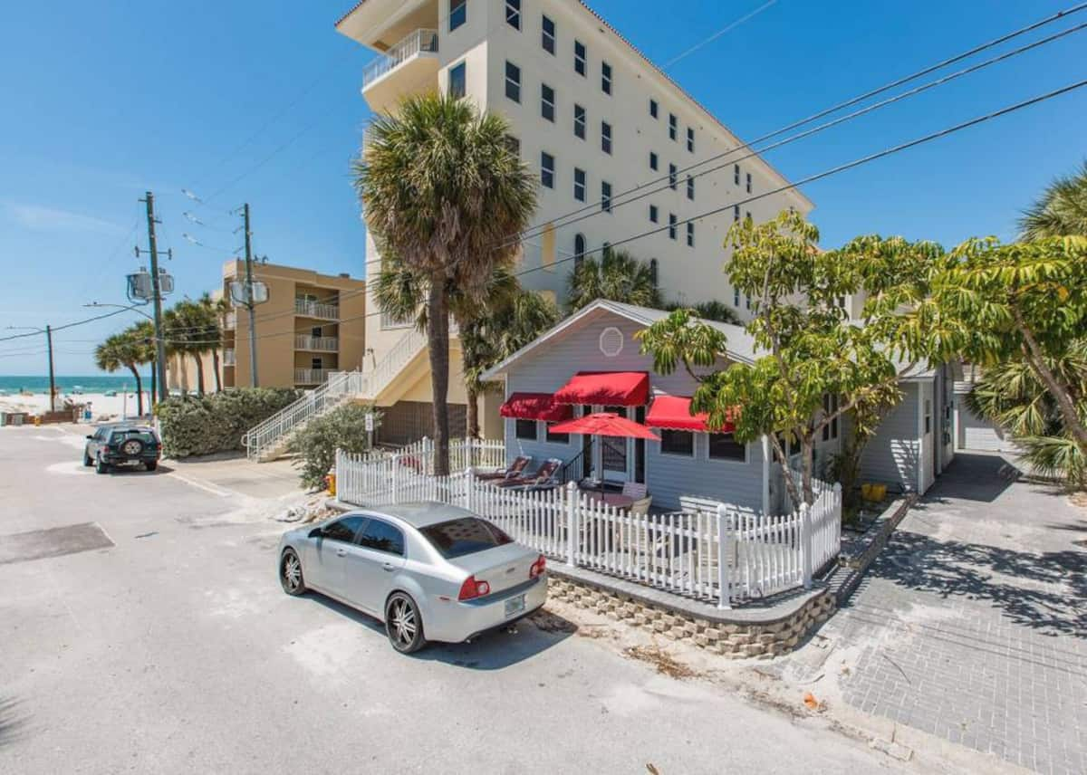 Starfish Beach House - Airbnb Clearwater with Pool