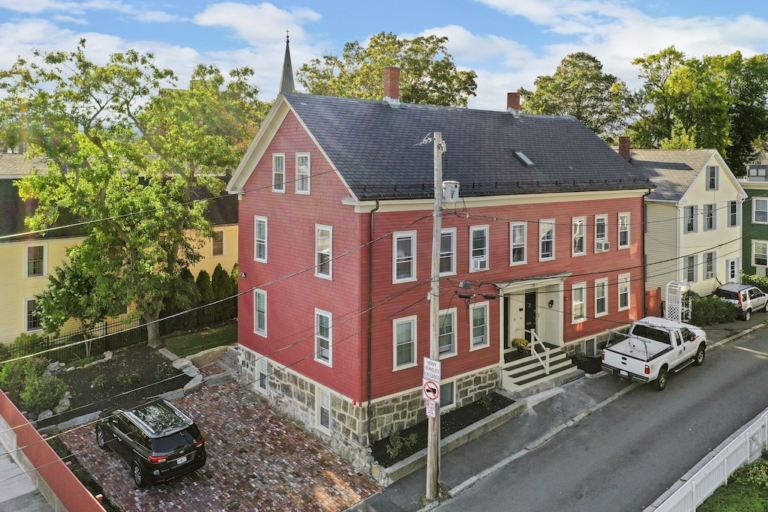 TOP 17 STUNNING Airbnb Salem, MA Rentals & Historic Homes