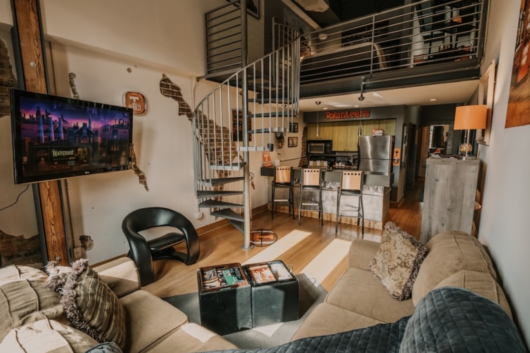 The 16 BEST Airbnb Knoxville Rentals For a Tennessee Getaway