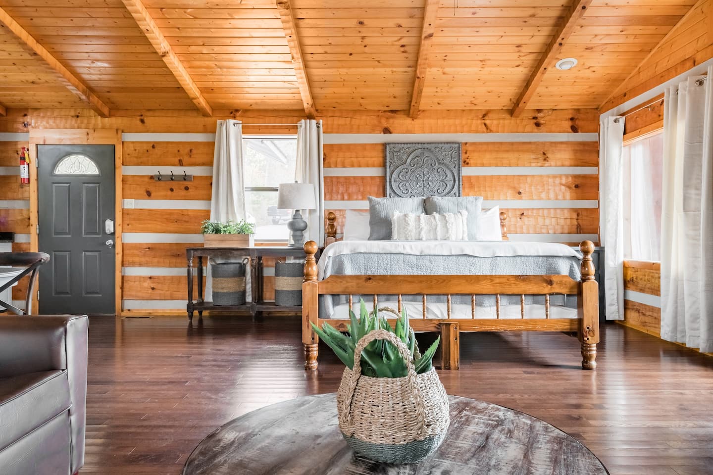 Airbnb Gatlinburgh Cabin Close to Downtown