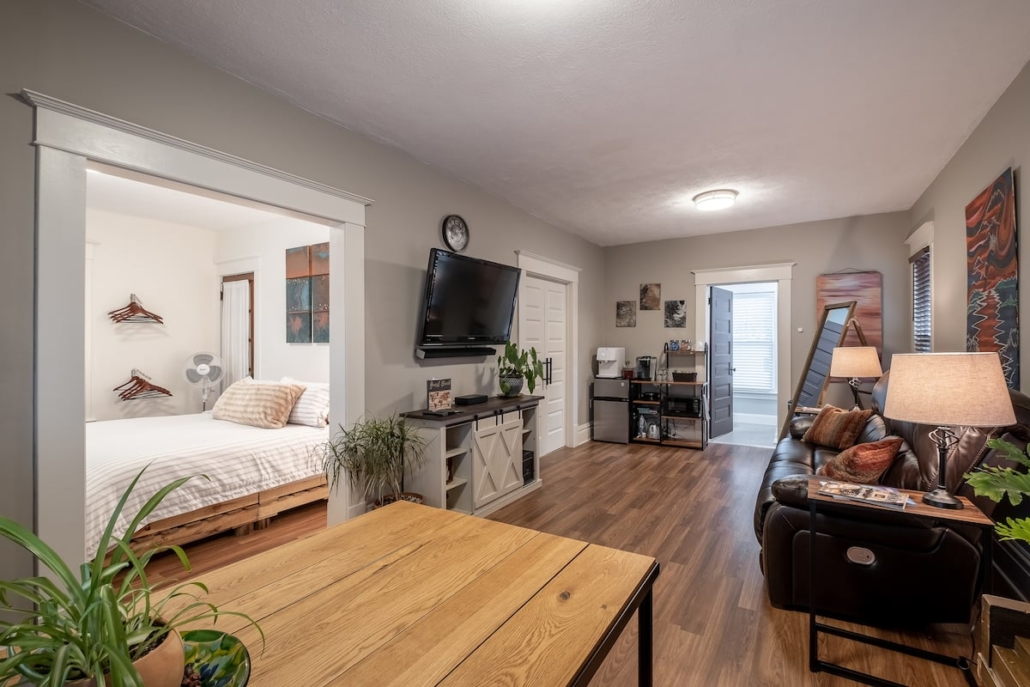 14 STUNNING Airbnb Grand Rapids, Michigan Vacation Rentals
