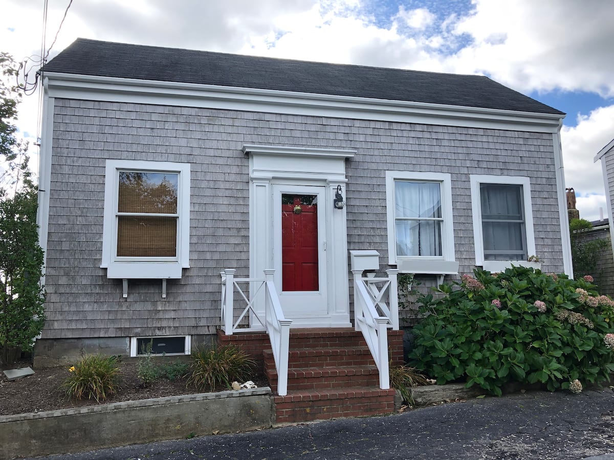 Cozy In Town Cottage - Airbnb in Nantucket Island