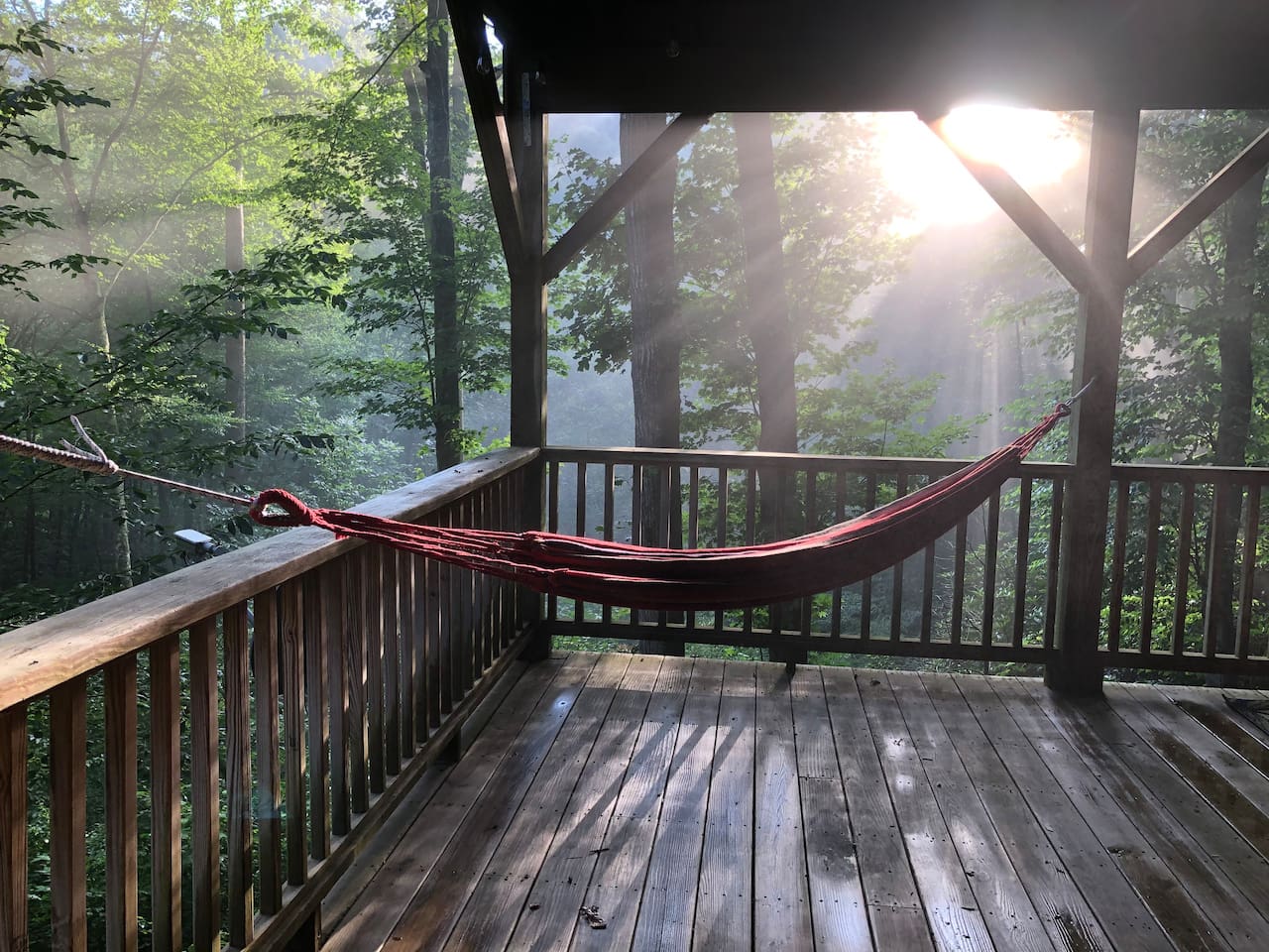 Happy Place Treehouse - Glamping Ashville NC