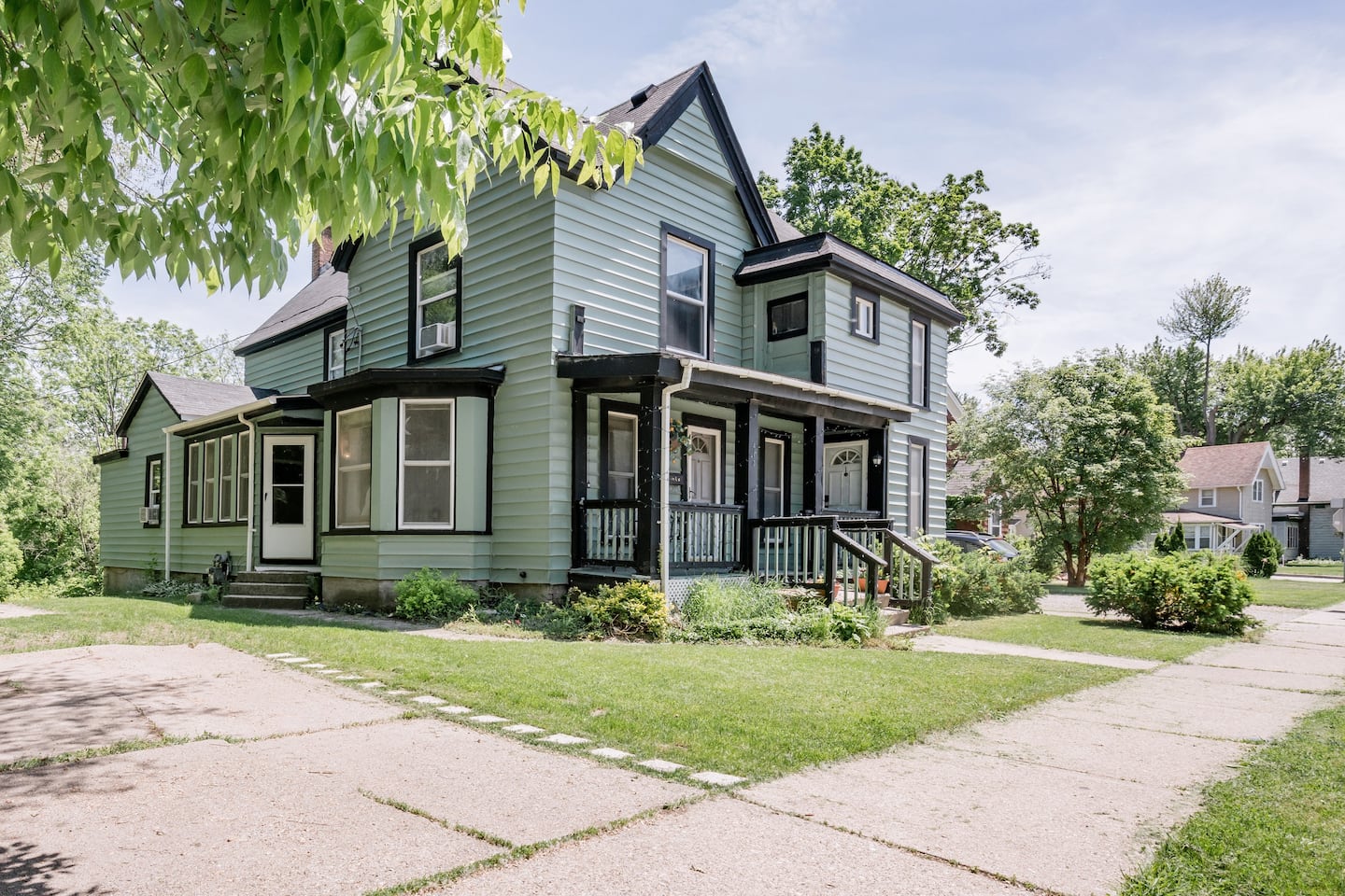 Historic Home near Downtown Ypsilanti - Best Airbnbs in Michigan