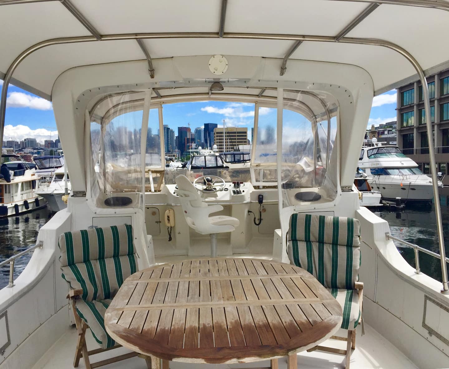 Houseboat on Seattle's downtown Lake Union