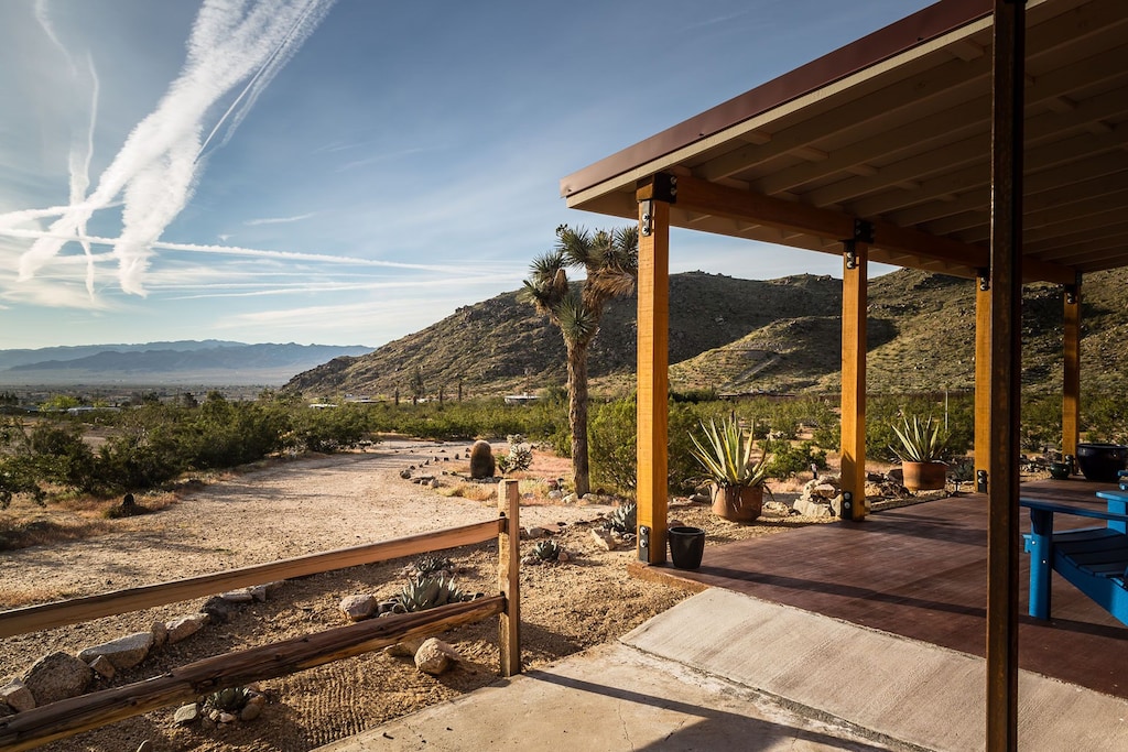 Joshua Tree Glamping Cabin