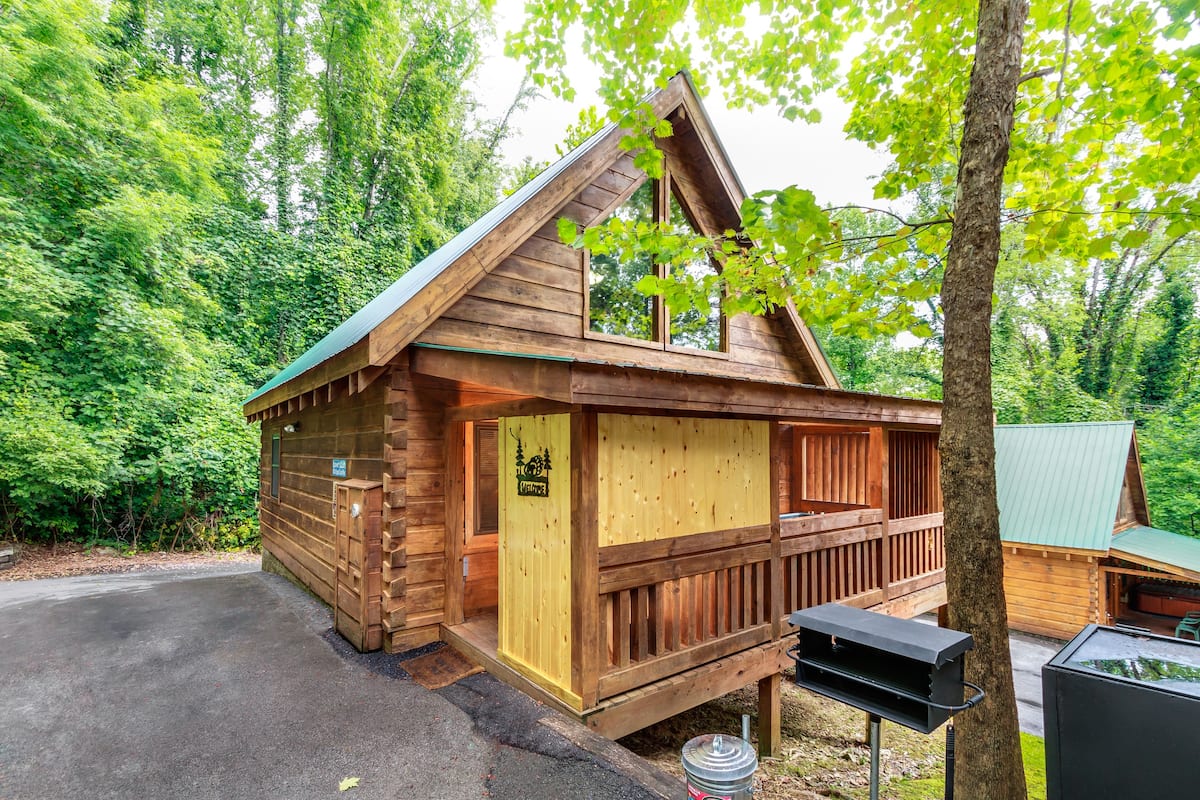 Lover's Loft - Romantic Airbnb Gatlinburg TN