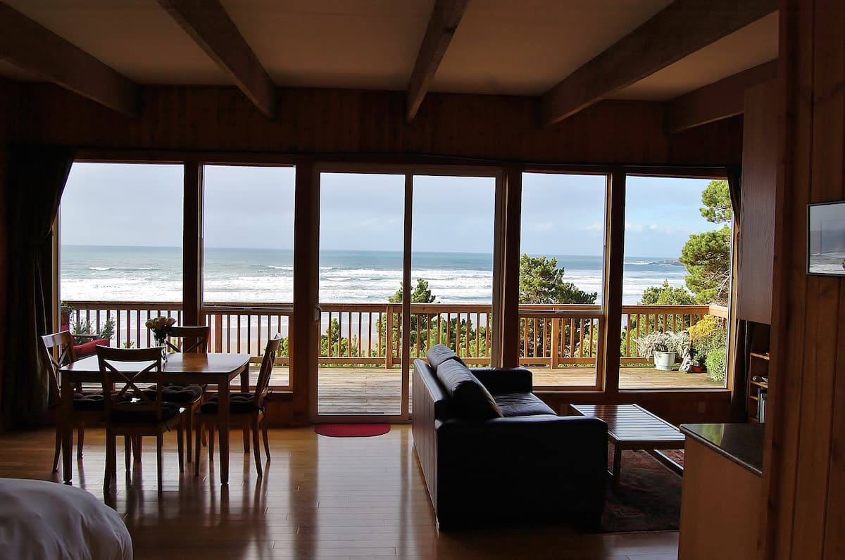 Oregon Oceanfront Cottage with Amazing Views