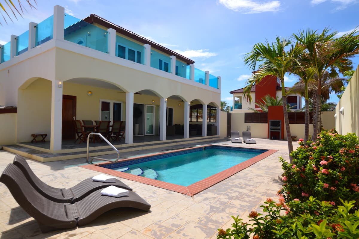 Private Luxury Villa Airbnb in Aruba for groups