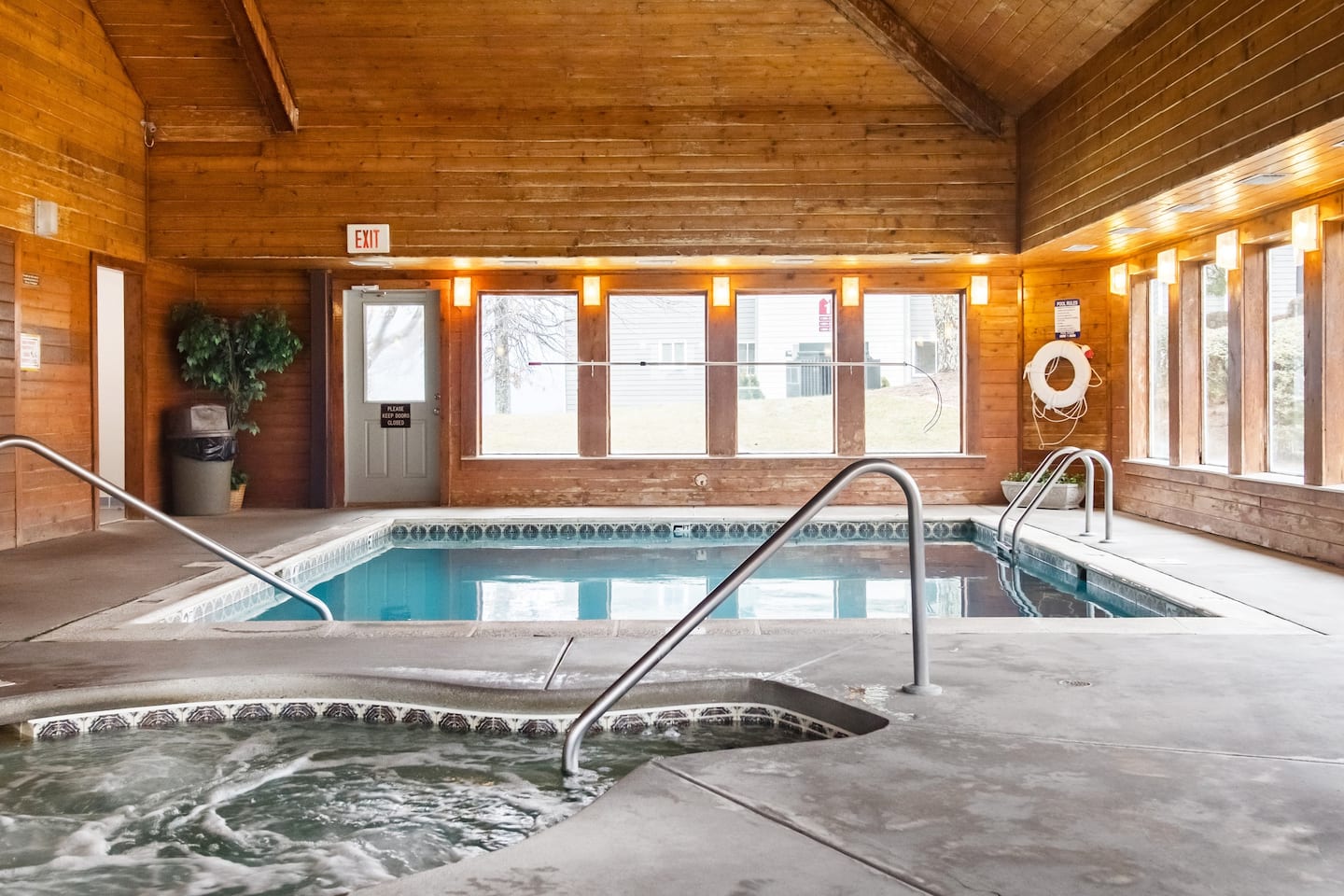 airbnb gatlinburg tennessee with jacuzzi