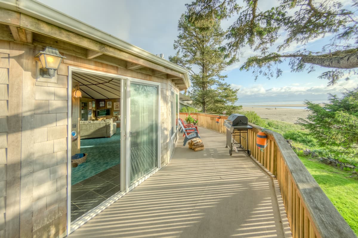 beachfront oregon coast airbnb Castle