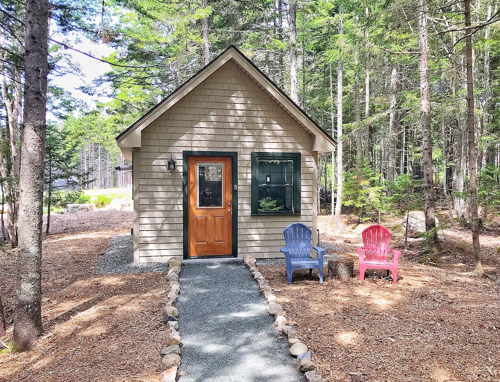 precipice tiny house new england glamping