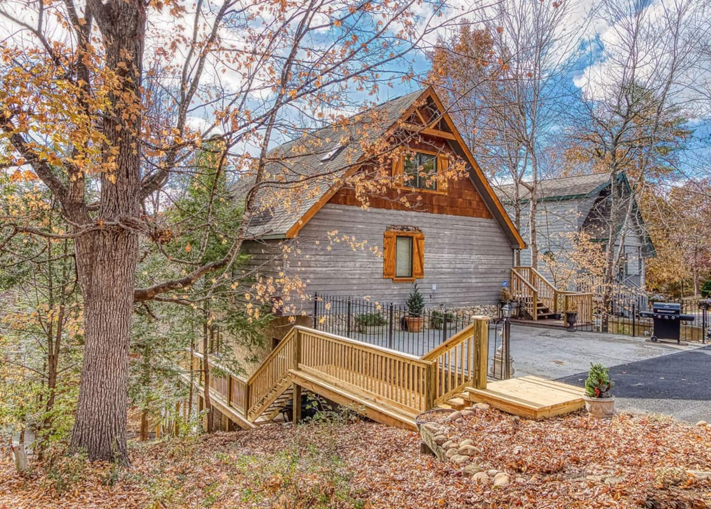 Bear Bottoms - Airbnb in Pigeon Forge TN