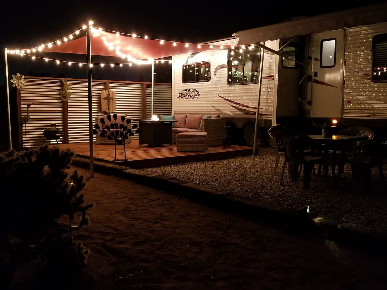 Cheap RV Glamping Joshua Tree