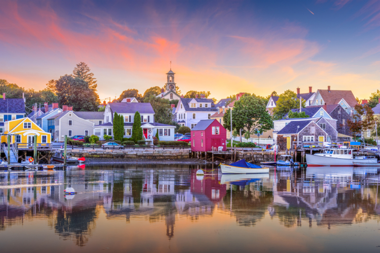 15 Best Airbnbs in New Hampshire (Cabins, Treehouses + More)