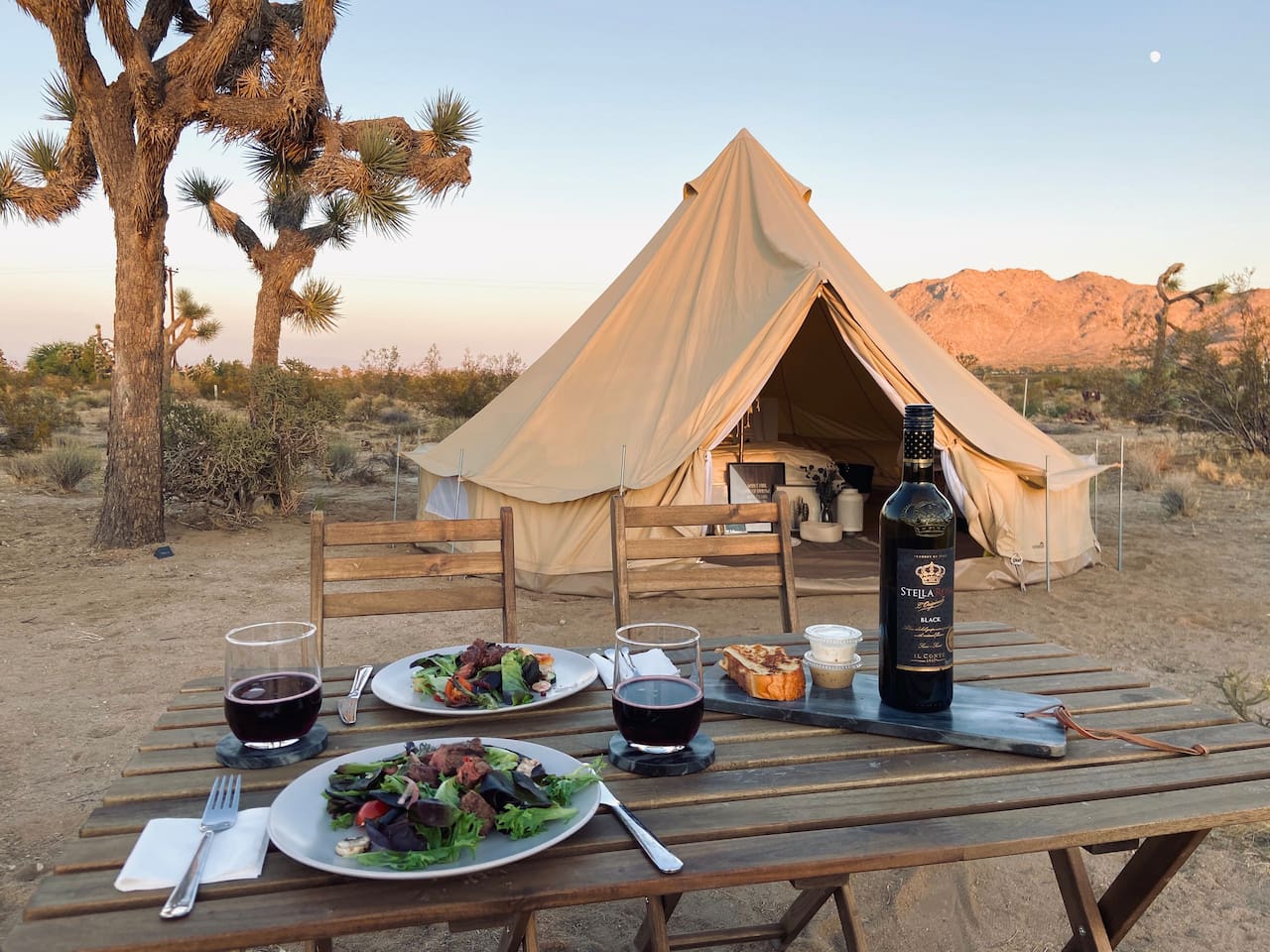 The Moon - Glamping in Joshua Tree National park