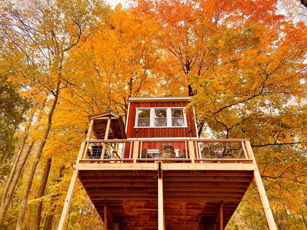 Treehouse Glamping in Fall