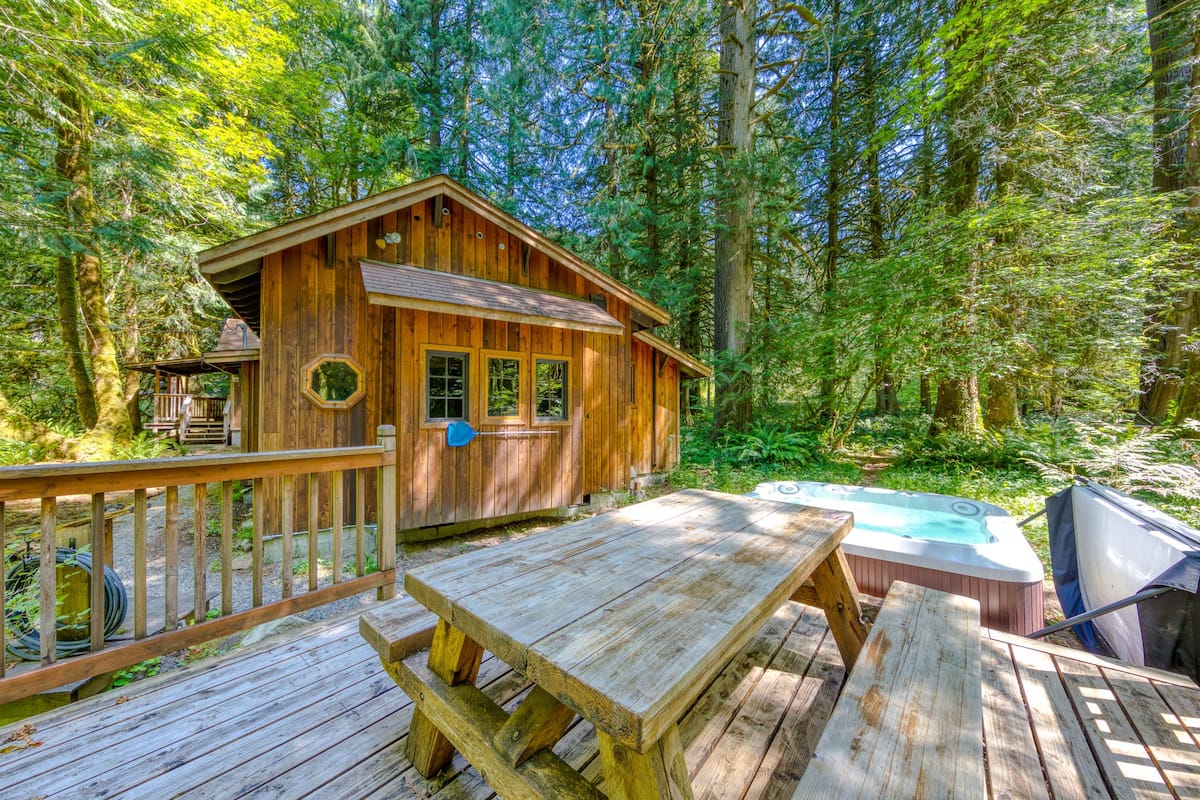 Unique Airbnb Oregon Cabin