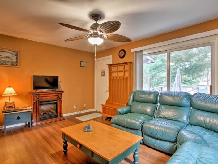 15 Best Airbnbs in Wisconsin Dells (Lake Delton, Cabins + More)