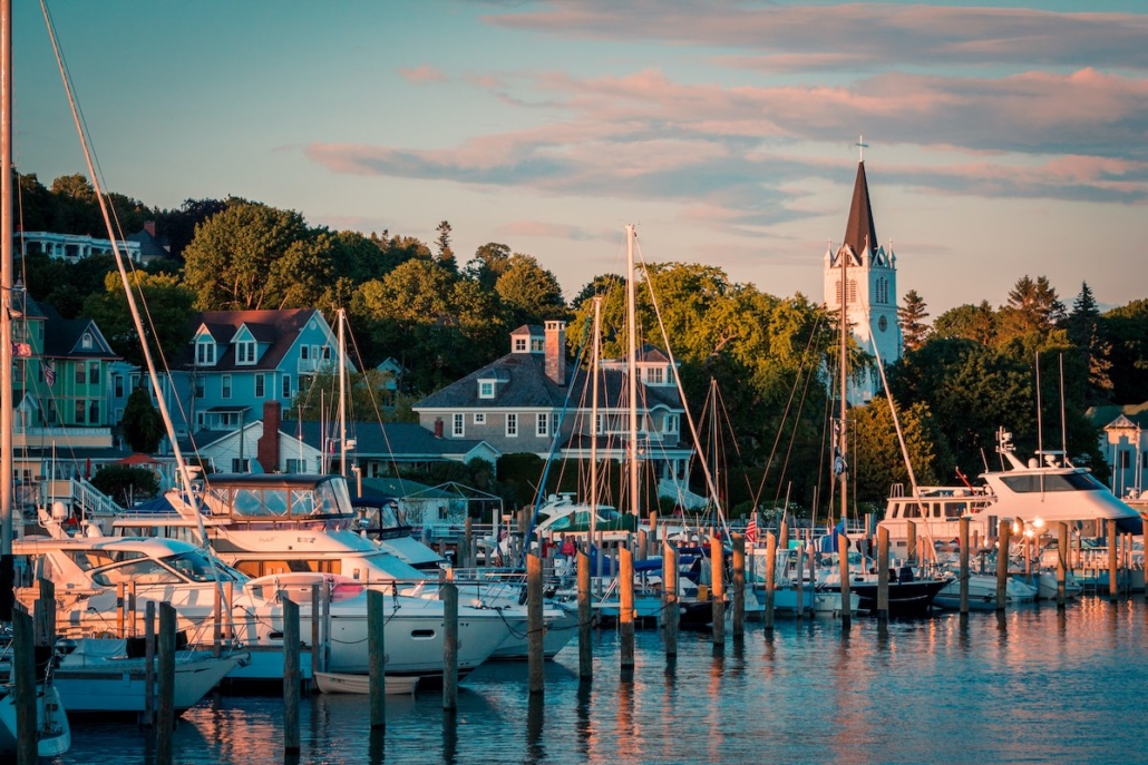 11 Best Airbnbs in Mackinac Island, Michigan (2021 Edition)