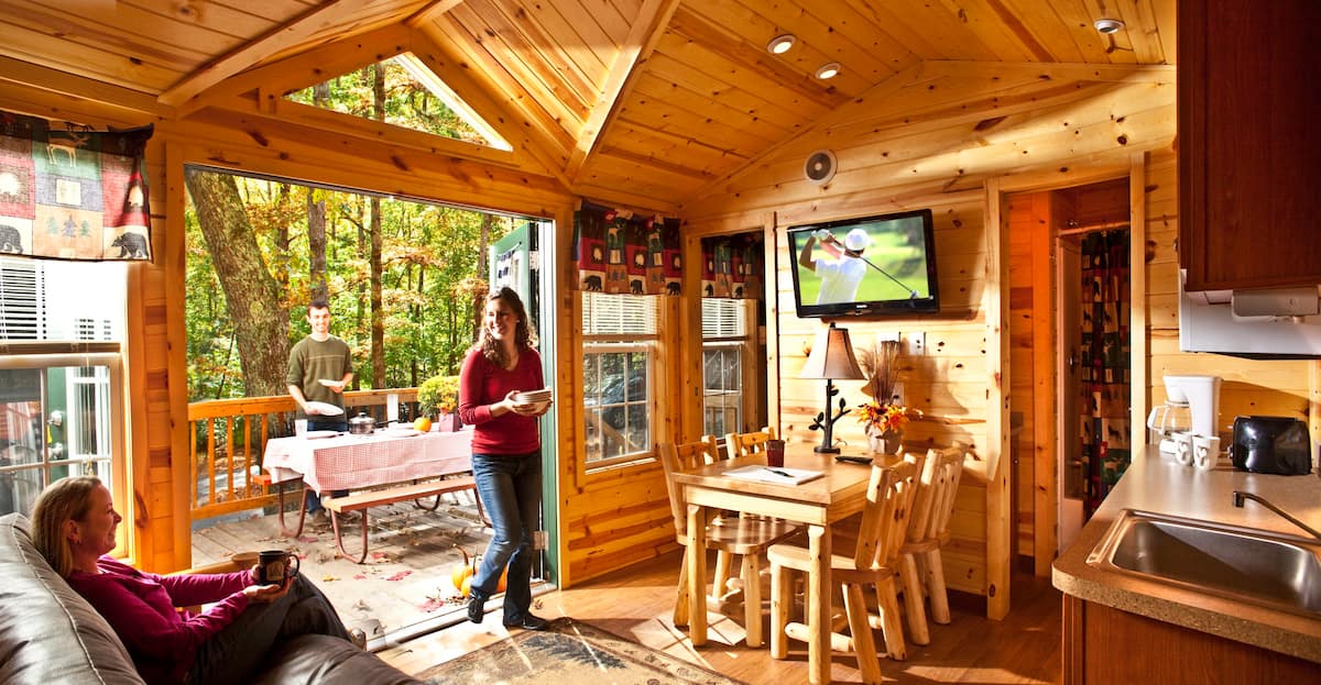 Deluxe Cabin in Historic Williamsburg, Virginia