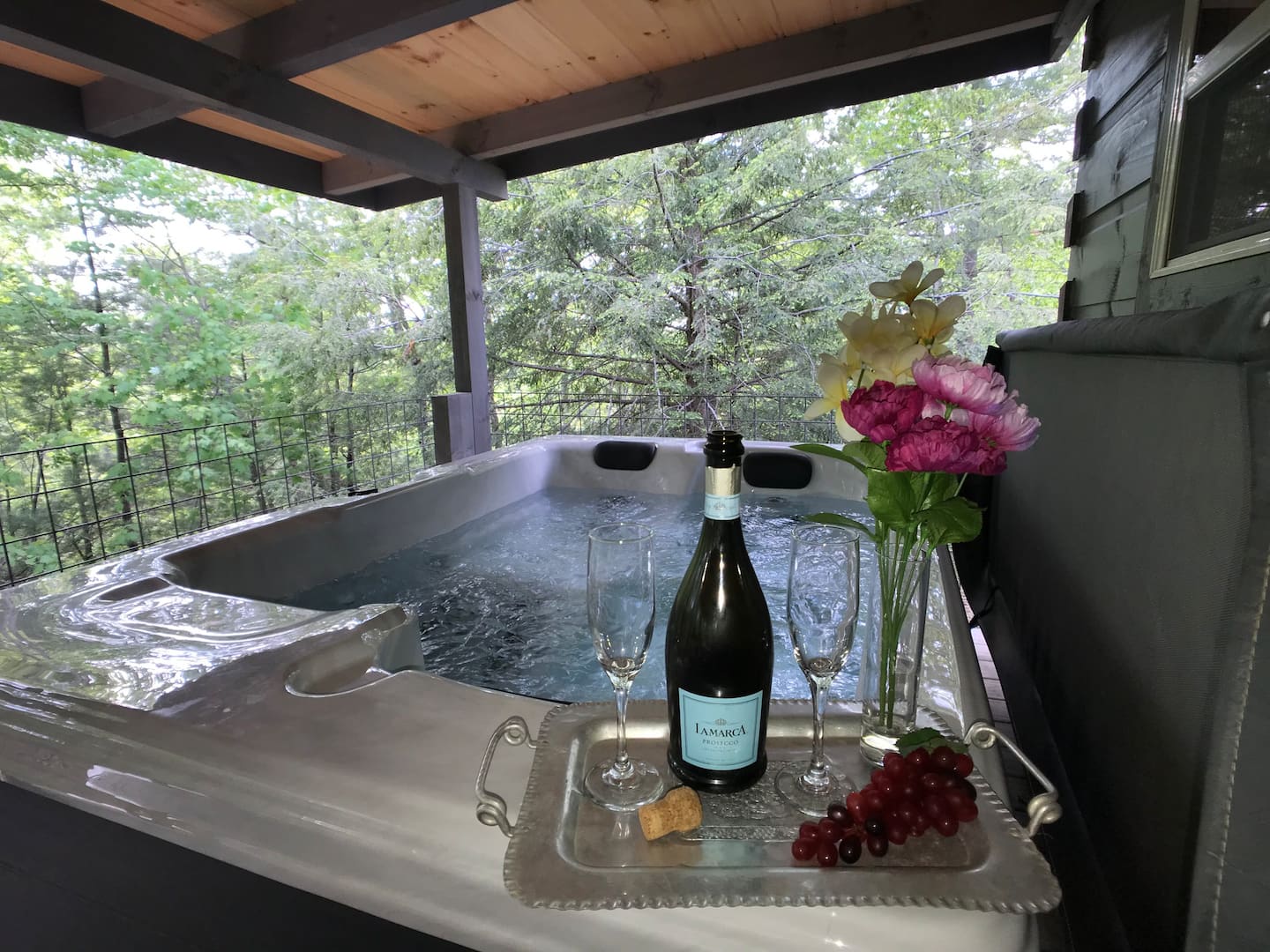 Tennessee Airbnb With Hot Tub