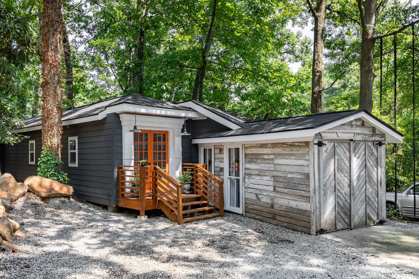 Unique Farmhouse Airbnb With Hot Tub