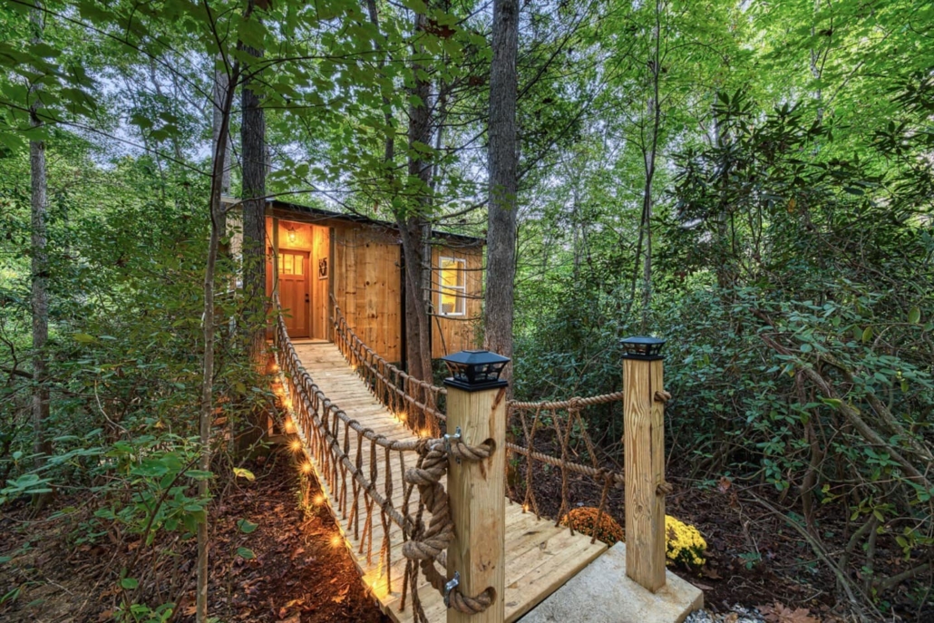 27 Coolest Treehouses in the United States For Your Bucket List