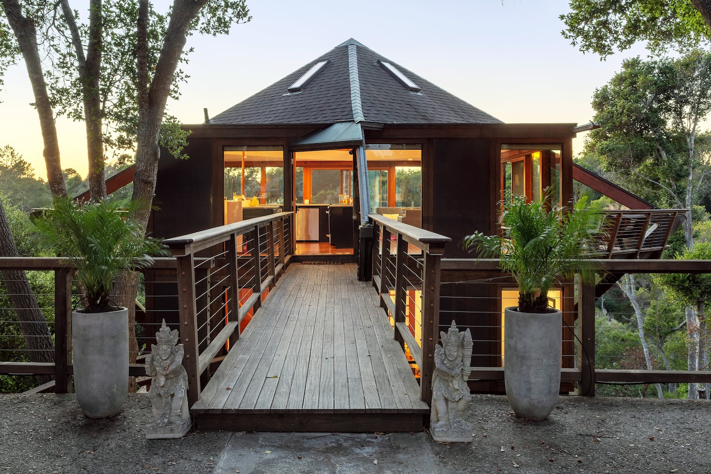 Peaceful Treehouse with Ocean View