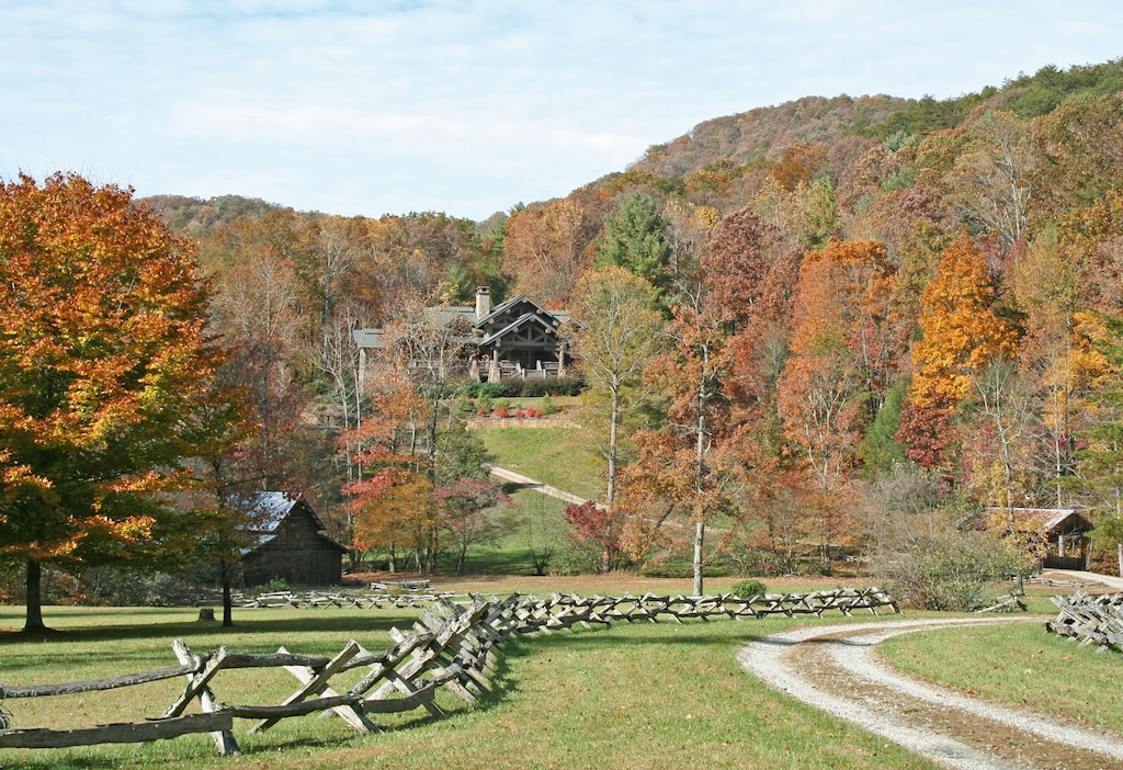 Bear Paw Estate Lodge - Luxuxy Rentals in Georgia