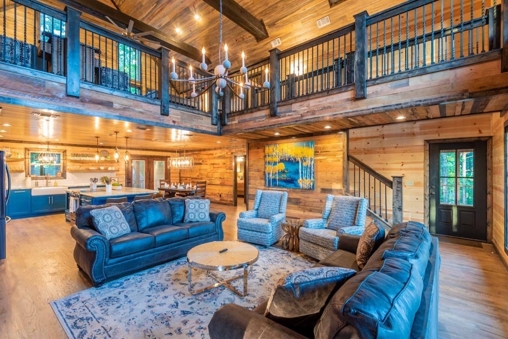 Cabin Mansion in Oklahoma