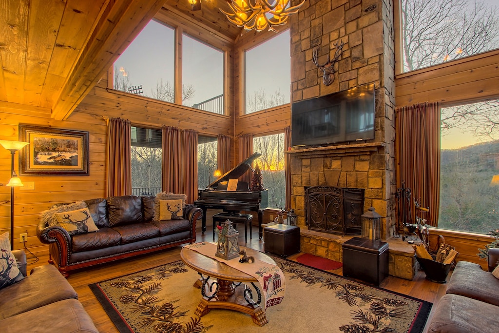 Georgia Mountain Luxury Cabin Rental with Hot Tub