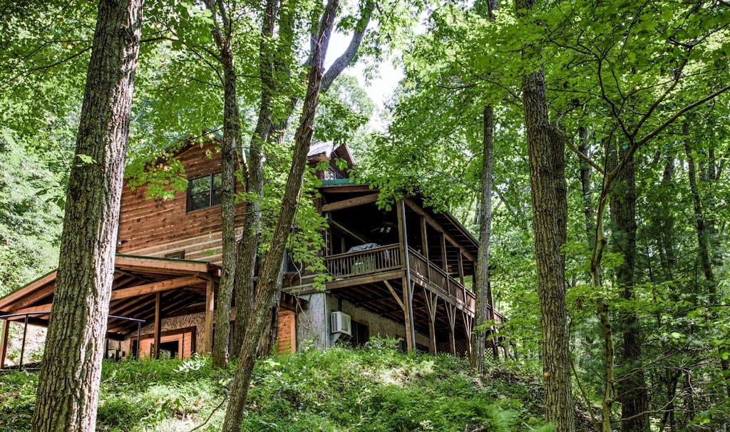 Hidden Cove on the doorstep of Downtown Asheville