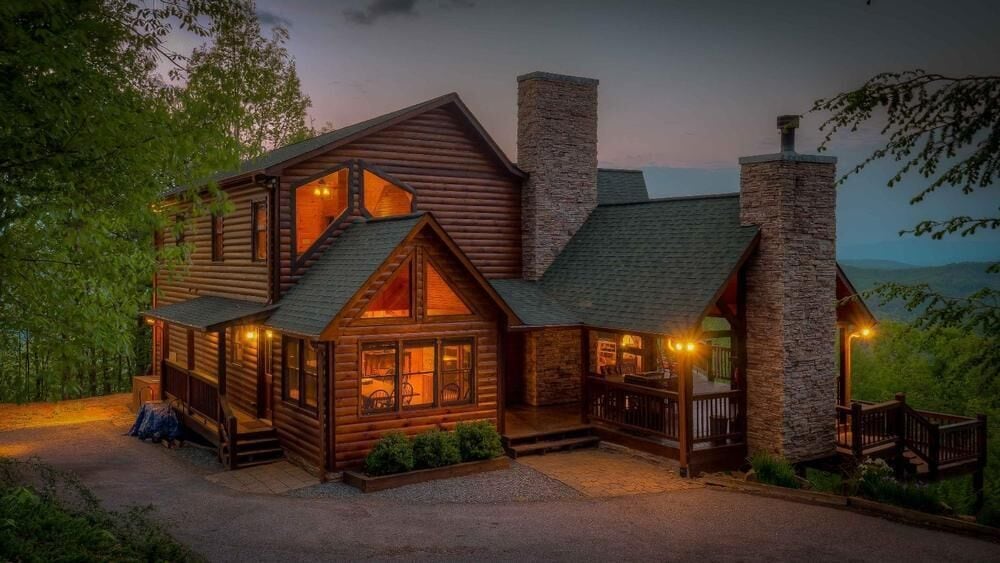 High Five Lodge- Outdoor Fireplace | Pavilion Deck | Relaxing Hot TuHigh Five Lodge- Outdoor Fireplace | Pavilion Deck | Relaxing Hot Tub Luxury Cabin