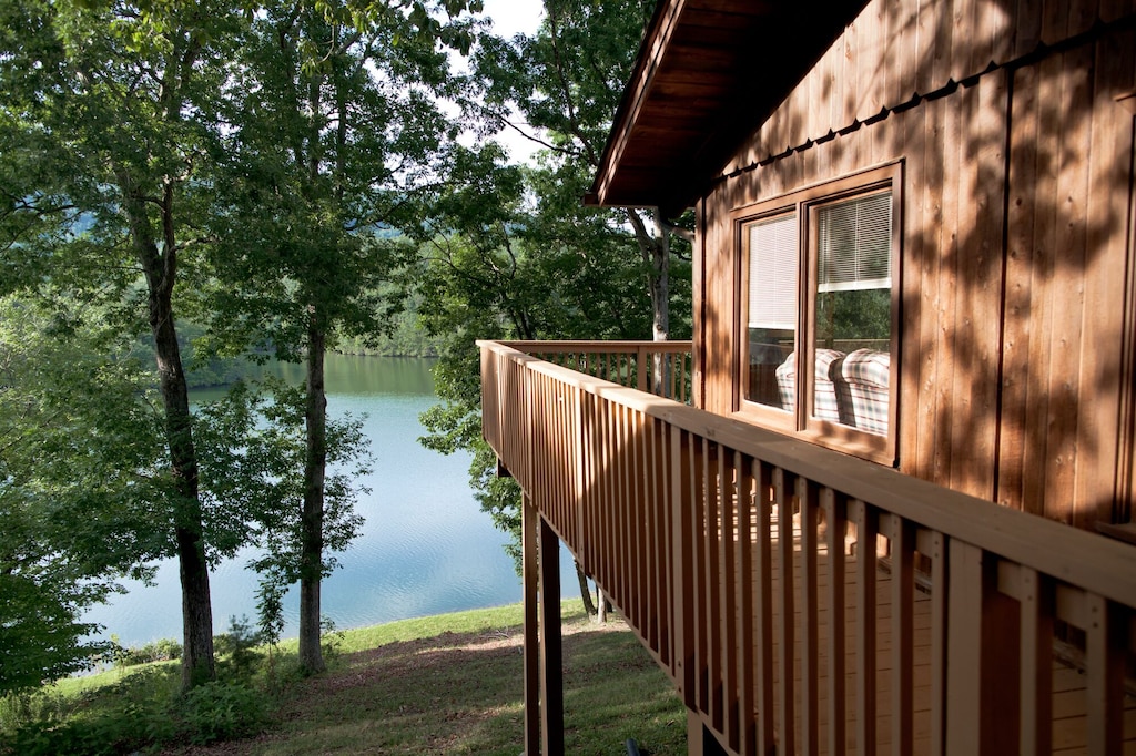 Lakefront Luxury Cabin Rental VirginiaLakefront Luxury Cabin Rental Virginia