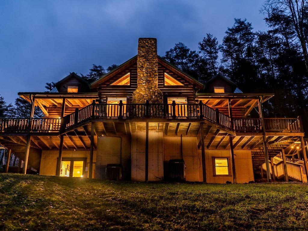 Luxury Cabin Rental For Large Groups in Ohio