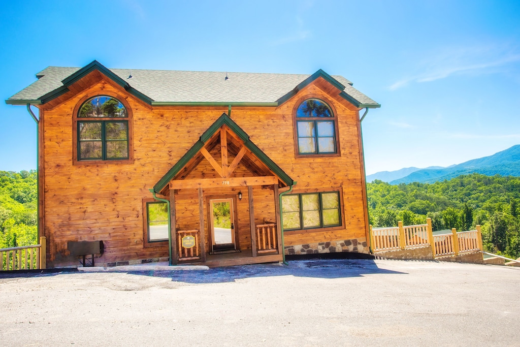 Luxury Cabin Rental in Gatlinburg