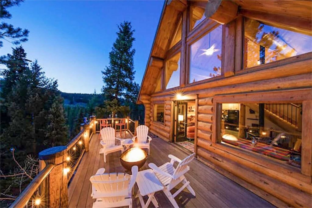 Luxury Cabins in Colorado with hot tub and fire pit