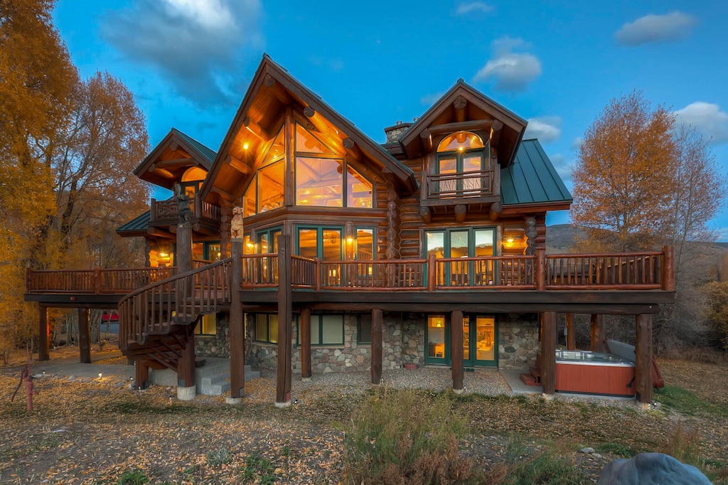 Luxury Cabins in Colorado with hot tub close to slopes and town with mountain views