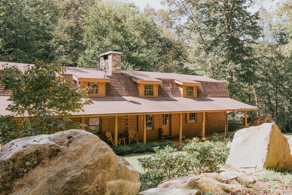 Luxury Mountain Cabin Near Asheville