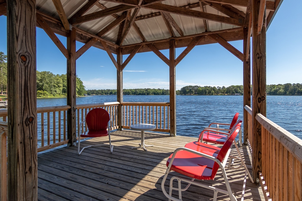 Luxury Waterfront Cabin - Hideaway at Hawkins Texas