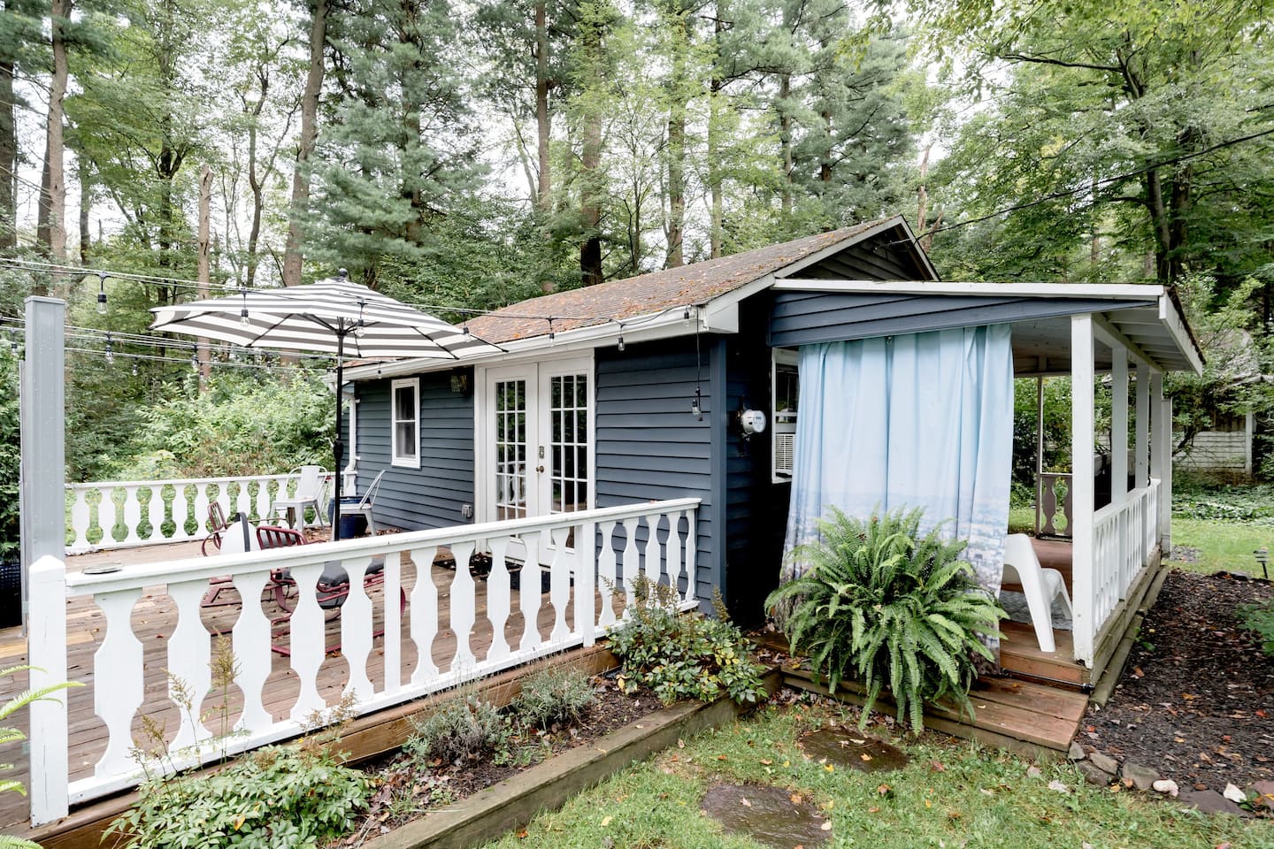 Pet-Friendly Cabin Rental Urban Oasis Bungalow