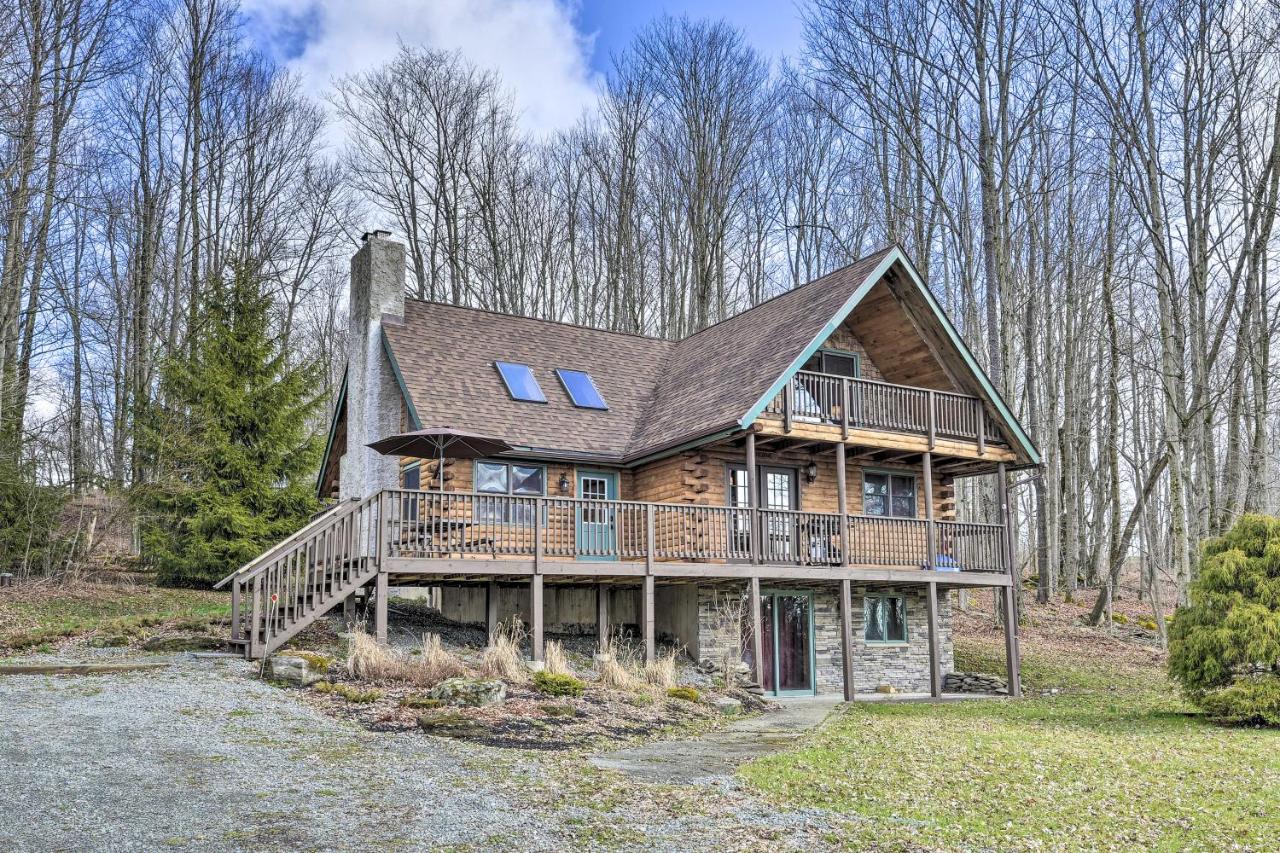 Secluded, Pet-Friendly Cabin with Deck and Fireplace! Secluded, Pet-Friendly Cabin with Deck and Fireplace!