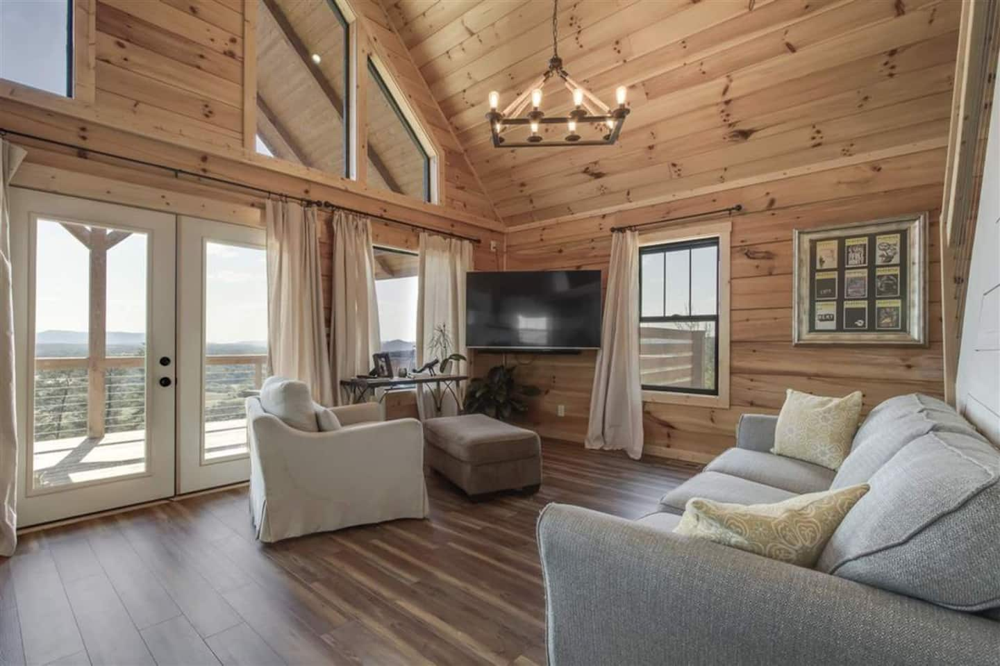 Skyline Cabin Airbnb TN