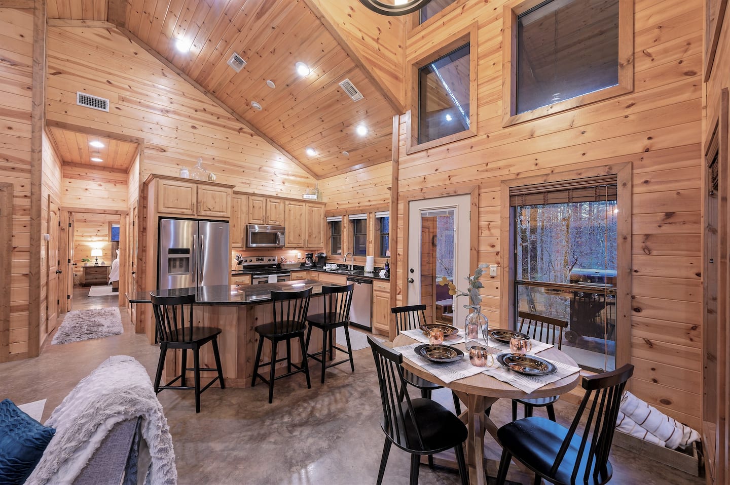 Strawberry Creek Cabin - 5 Star Luxury