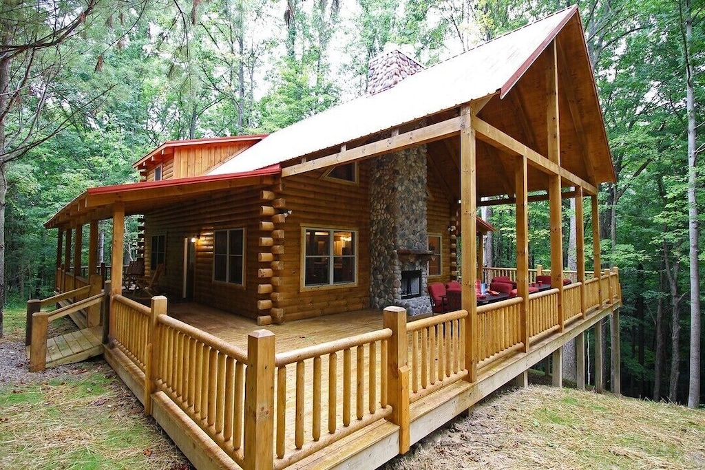 Treetops Lodge - Luxury Cabin Rental