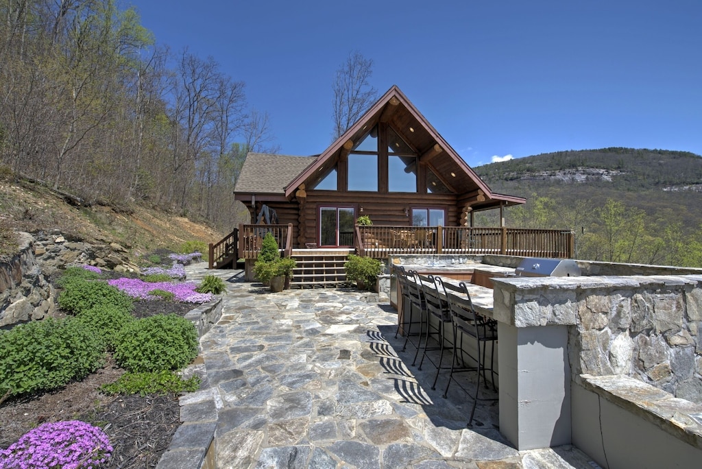 Villa di Orsi - Luxury Cabin Rental near Asheville NC
