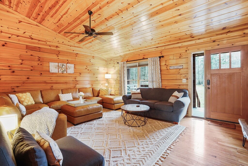 Honeybee Hideaway Luxury Cabin
