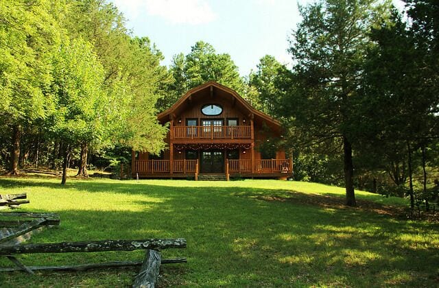 Luxury Cabins in Eureka Springs Arkansas Ozarks with indoor hot tub