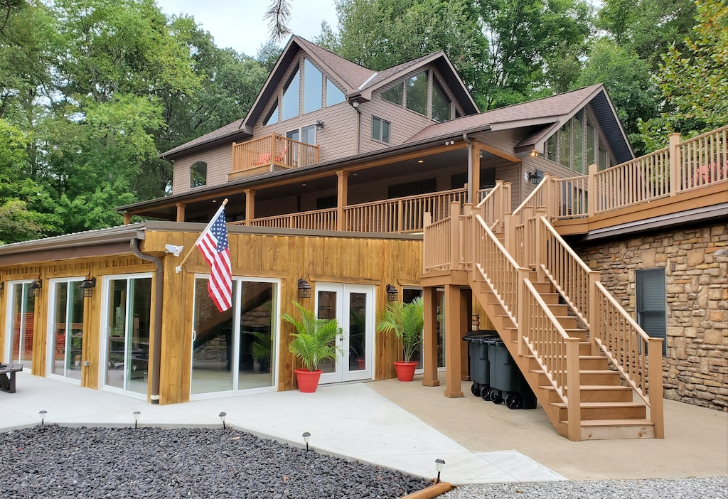 Luxury Cabins in Ohio with heated indoor pool and game room